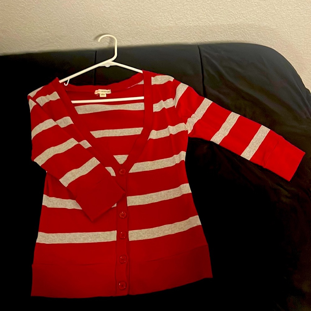 It is sport red and gray sweater! But the material is soft and thin!
